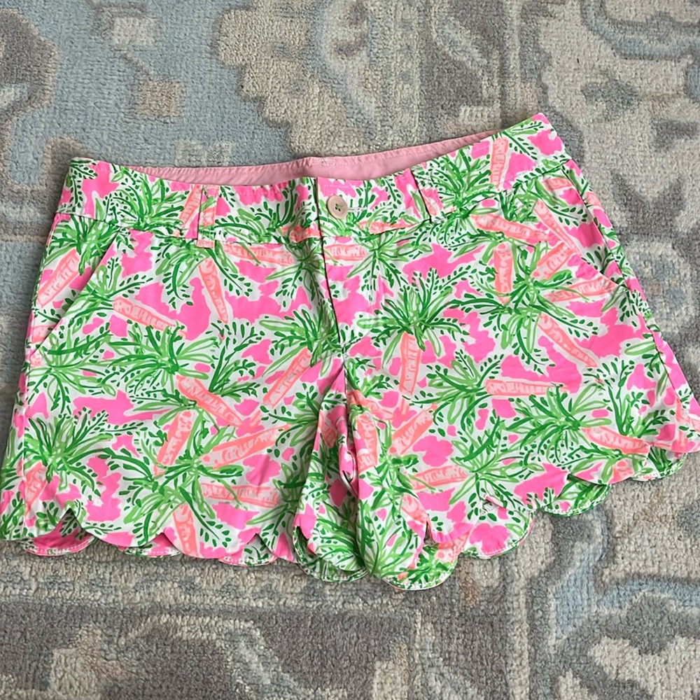 Lilly Pulitzer Buttercup Scallop Shorts - Size 6